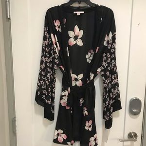 New! Oscar de la Renta black floral robe